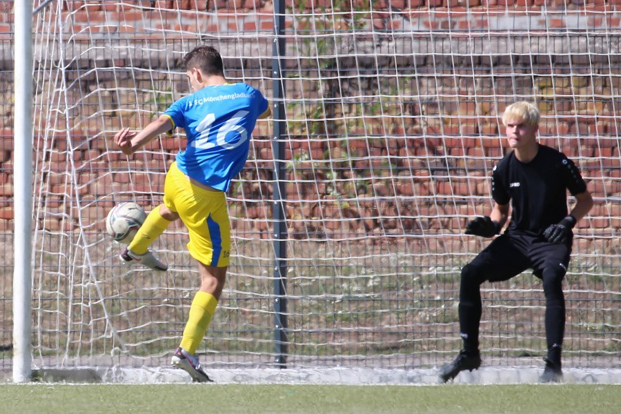 1. FC Mönchengladbach U19 vs. Kevelaerer SV (2022/23)_17