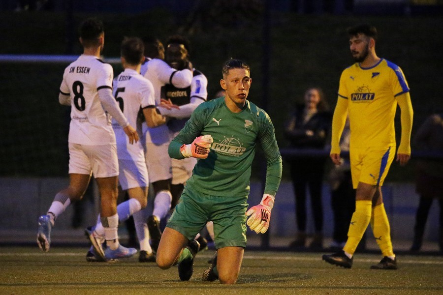1. FC Mönchengladbach vs. ETB SW Essen (2021/22)_10