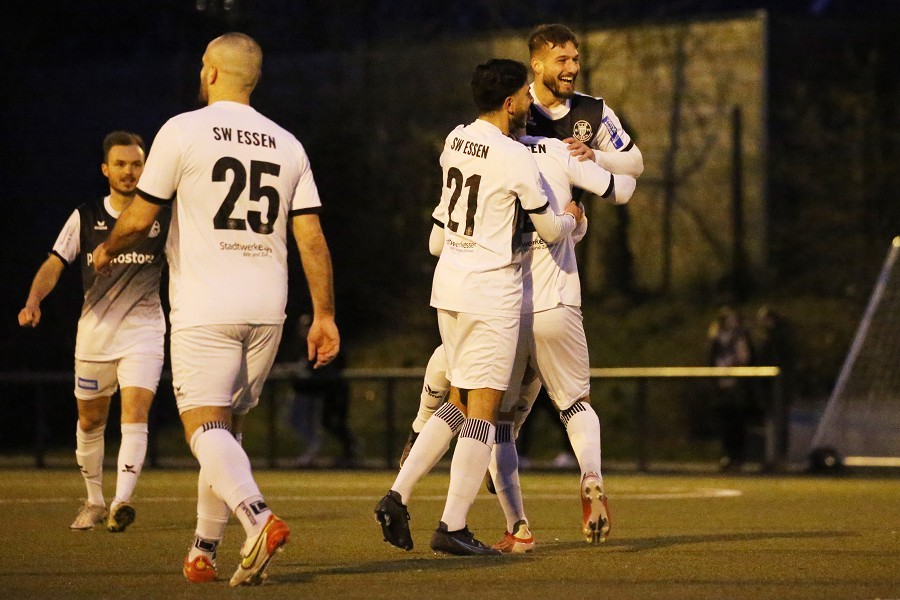 1. FC Mönchengladbach vs. ETB SW Essen (2021/22)_12
