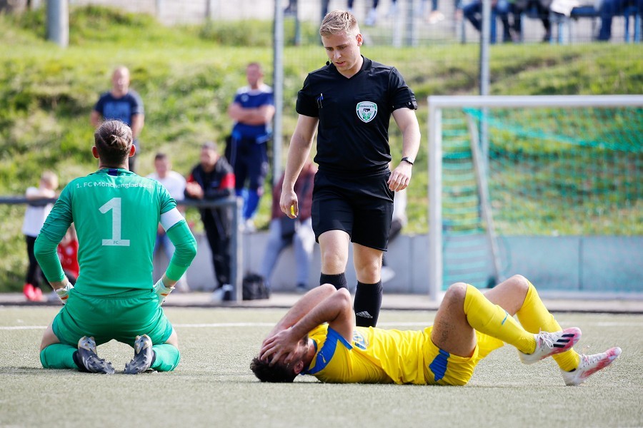 1. FC Mönchengladbach vs. SC Velbert (2021/22)_15