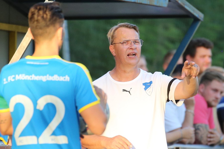 1. FC Mönchengladbach vs. Sportfreunde Hamborn 07 (2022/23)_3