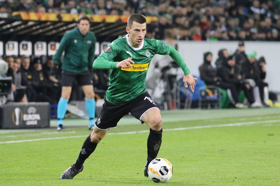 Borussia Mönchengladbach- Istanbul Basaksehir (2019/20)_18