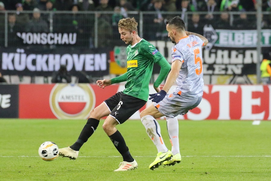 Borussia Mönchengladbach- Istanbul Basaksehir (2019/20)_27