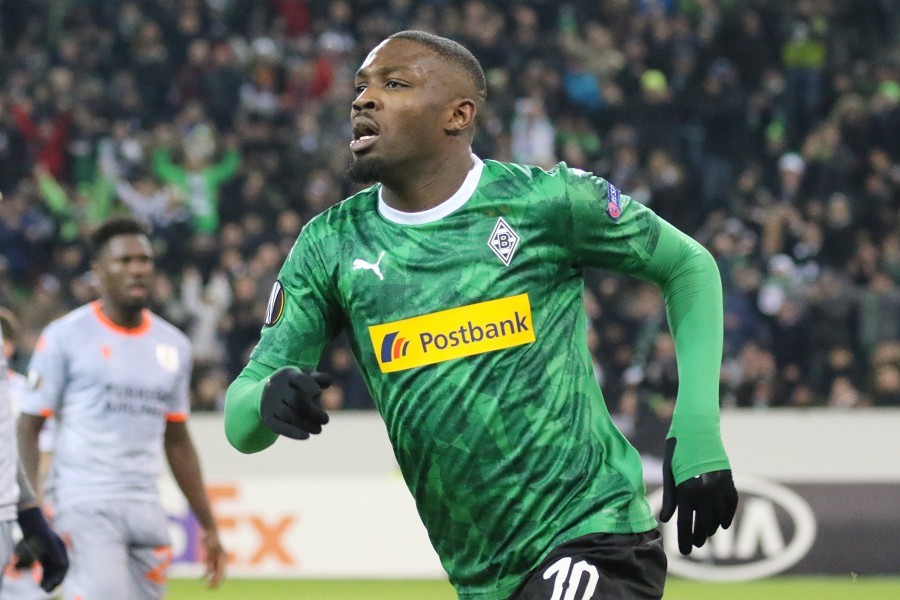 Borussia Mönchengladbach- Istanbul Basaksehir (2019/20)_30