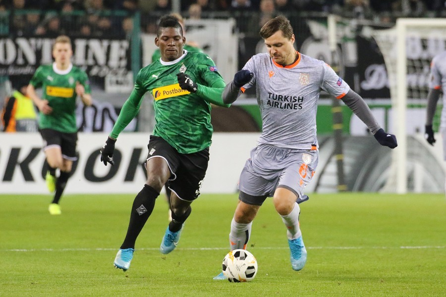 Borussia Mönchengladbach- Istanbul Basaksehir (2019/20)_9