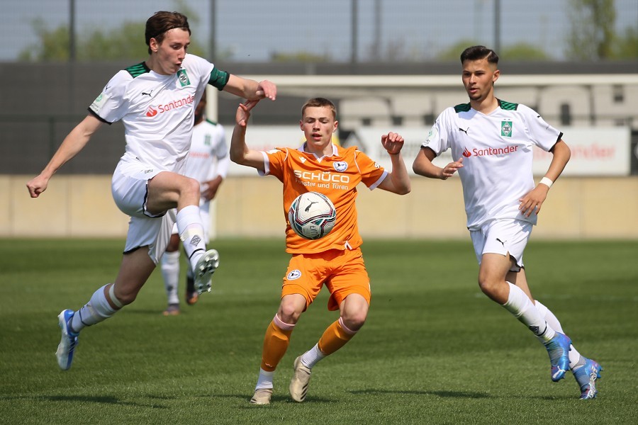 Borussia Mönchengladbach U17 vs. DSC Arminia Bielefeld U17 (2021/22)_19