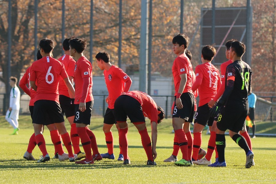 Borussia Mönchengladbach U19- National Team Korea (2018/19)_2