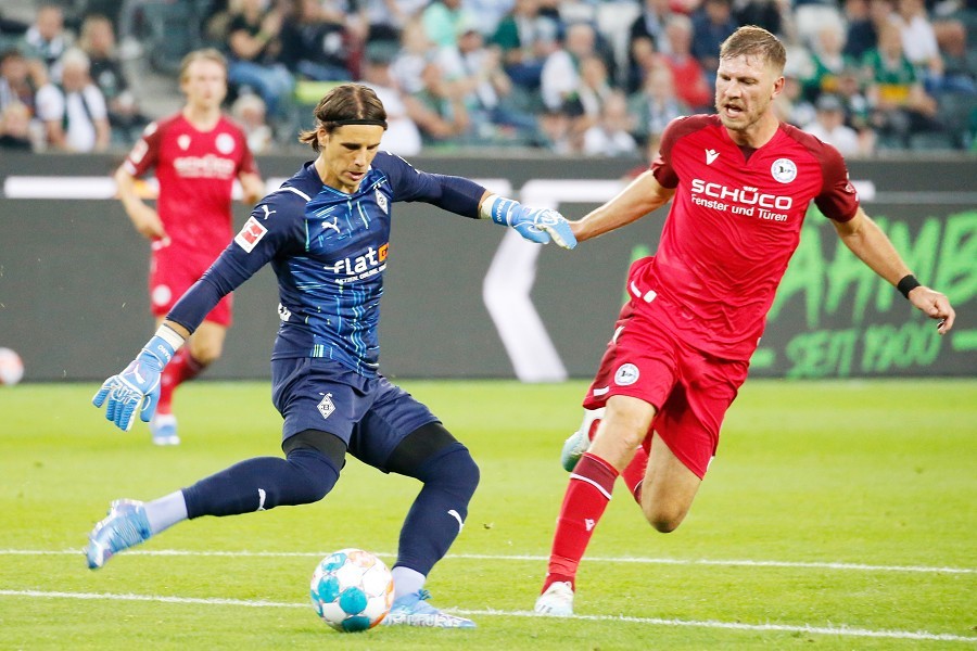 Borussia Mönchengladbach vs. DSC Arminia Bielefeld (2021/22)_21