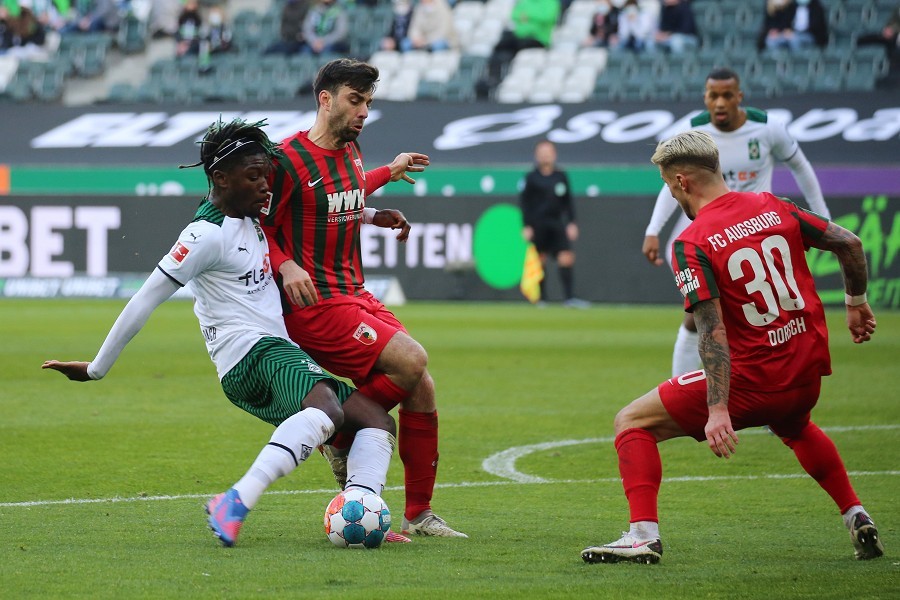 Borussia Mönchengladbach vs. FC Augsburg (2021/22)_13