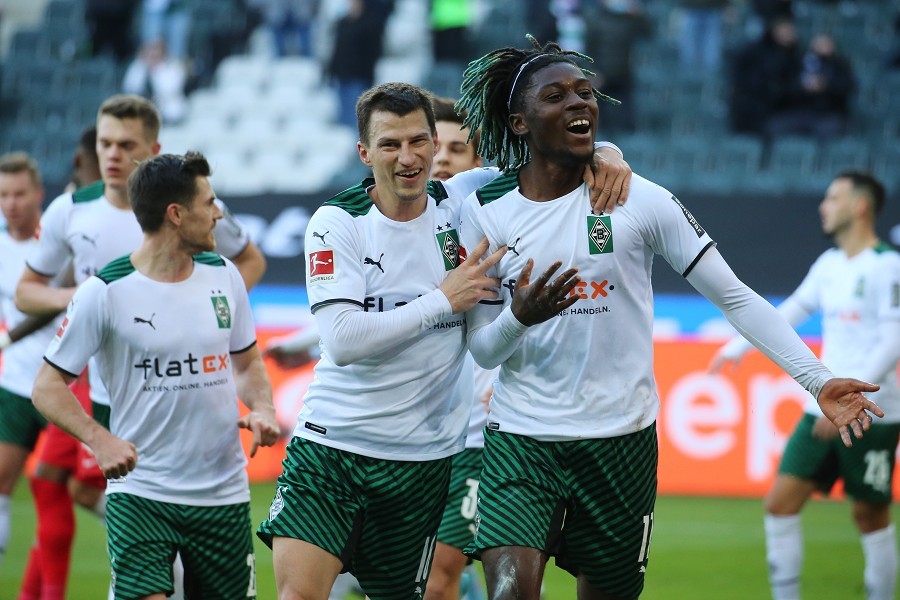 Borussia Mönchengladbach vs. FC Augsburg (2021/22)_17