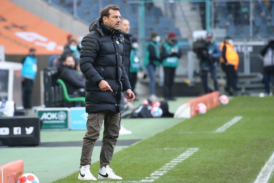 Borussia Mönchengladbach vs. FC Augsburg (2021/22)_37