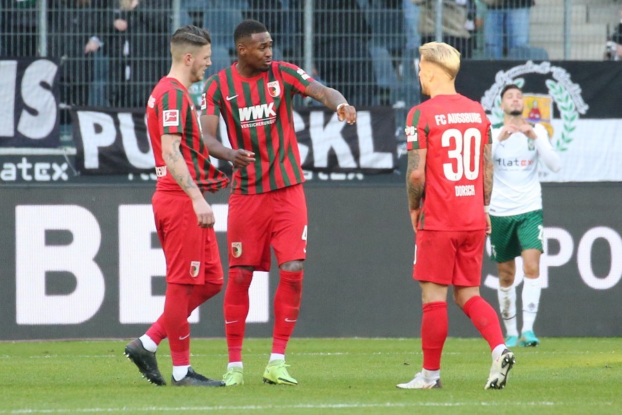 Borussia Mönchengladbach vs. FC Augsburg (2021/22)_43