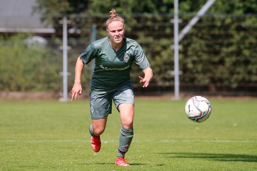 Borussia Mönchengladbach vs. FV Mönchengladbach (2021/22)_12