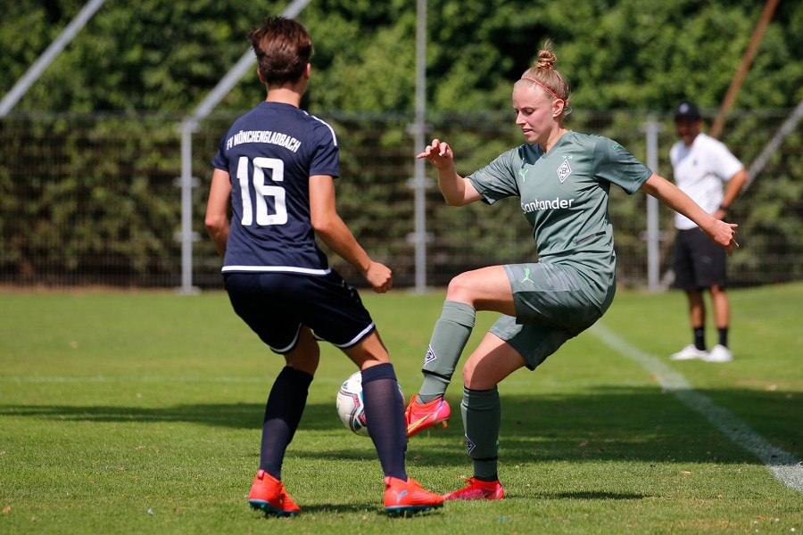 Borussia Mönchengladbach vs. FV Mönchengladbach (2021/22)_15