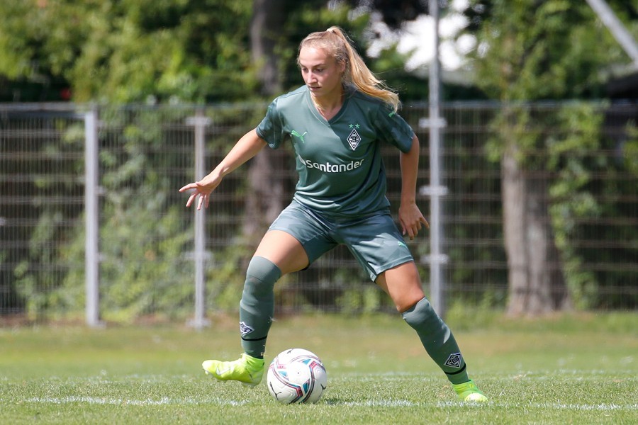 Borussia Mönchengladbach vs. FV Mönchengladbach (2021/22)_25