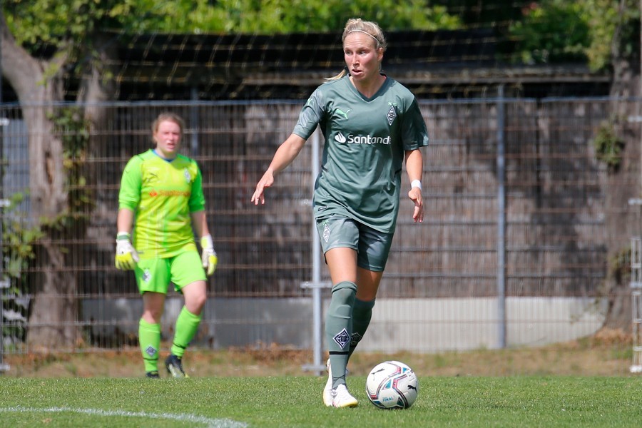 Borussia Mönchengladbach vs. FV Mönchengladbach (2021/22)_3