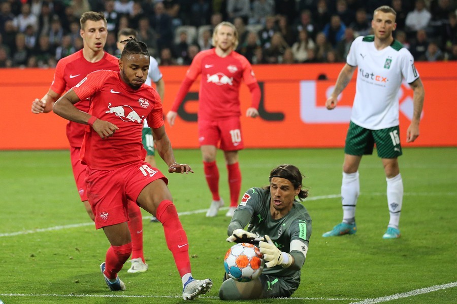 Borussia Mönchengladbach vs. RB Leipzig (2021/22)_9