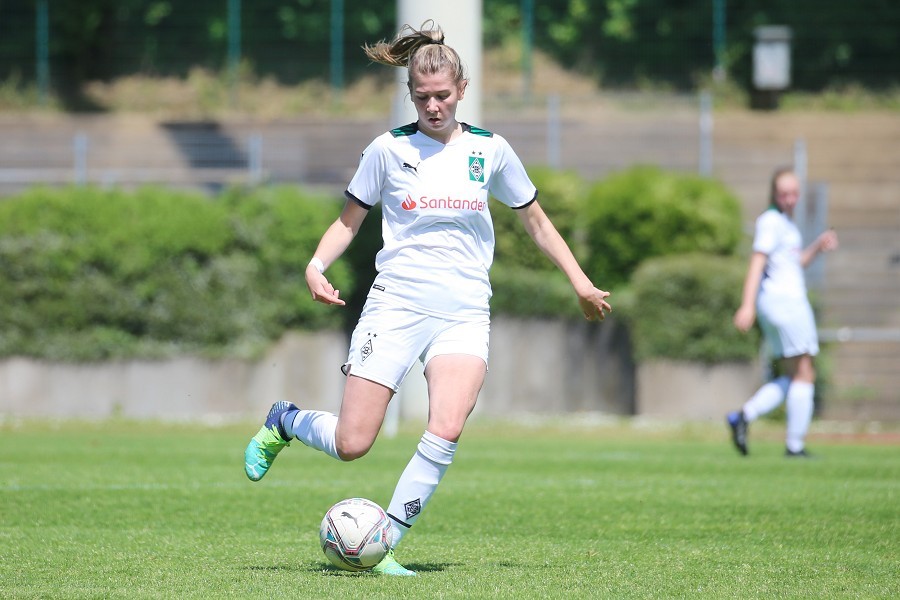Borussia Mönchengladbach vs. SV Menden (2021/22)_12