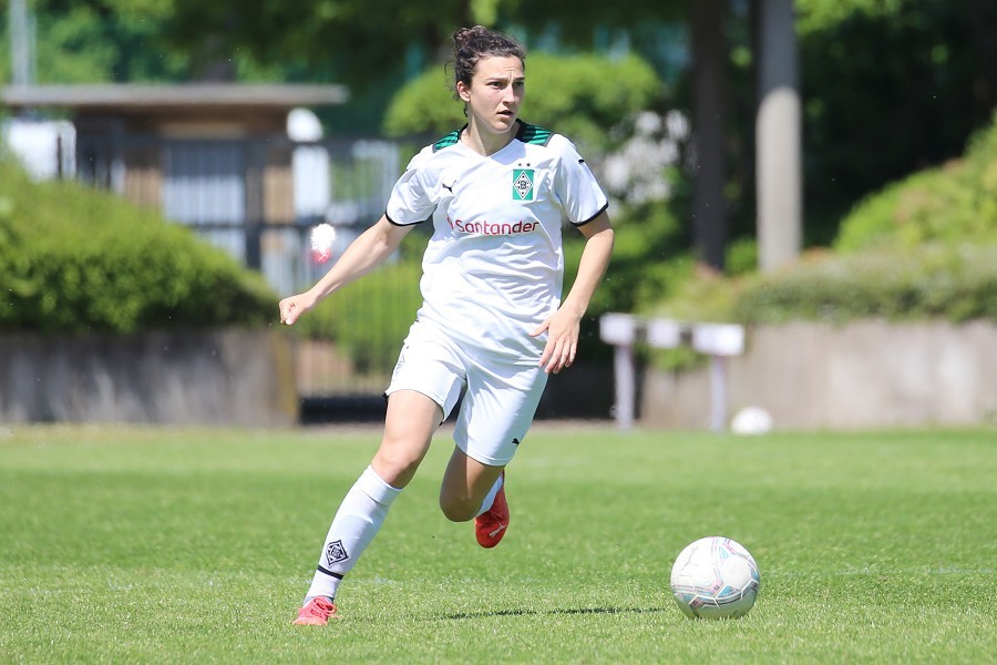 Borussia Mönchengladbach vs. SV Menden (2021/22)_19