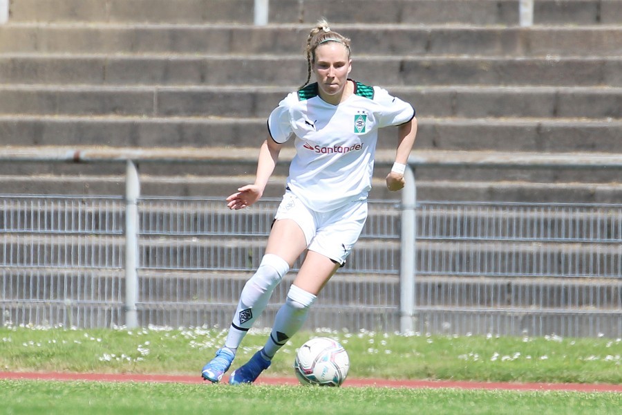 Borussia Mönchengladbach vs. SV Menden (2021/22)_21