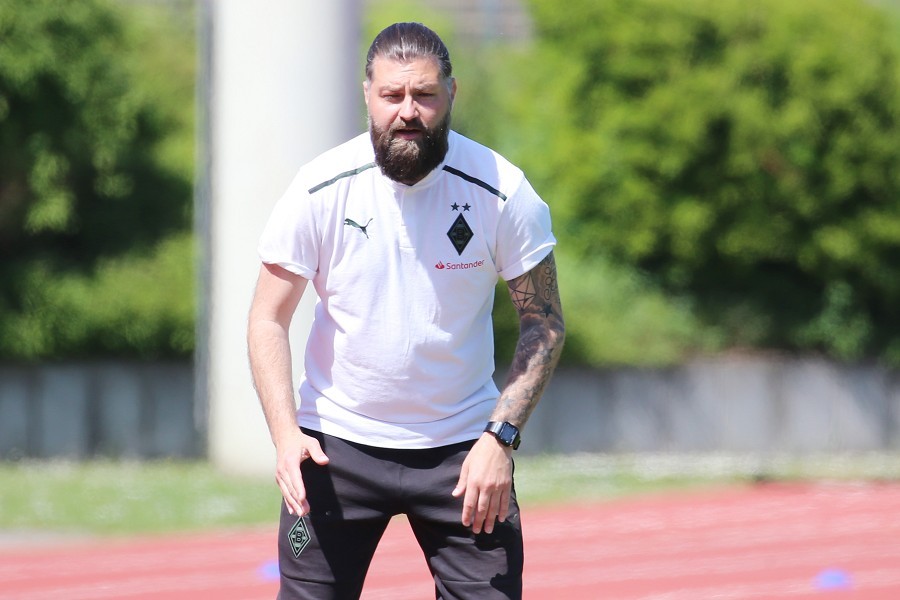 Borussia Mönchengladbach vs. SV Menden (2021/22)_24