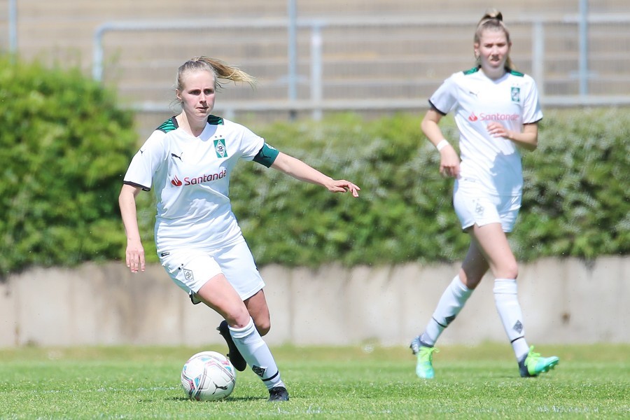 Borussia Mönchengladbach vs. SV Menden (2021/22)_25