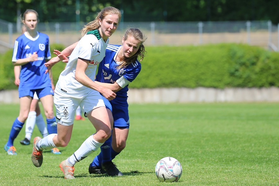 Borussia Mönchengladbach vs. SV Menden (2021/22)_26