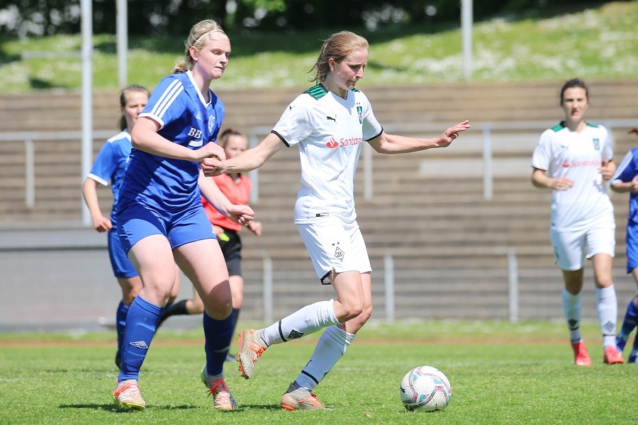Borussia Mönchengladbach vs. SV Menden (2021/22)_27