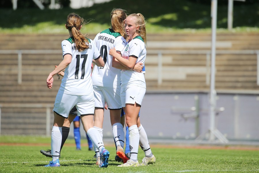 Borussia Mönchengladbach vs. SV Menden (2021/22)_28