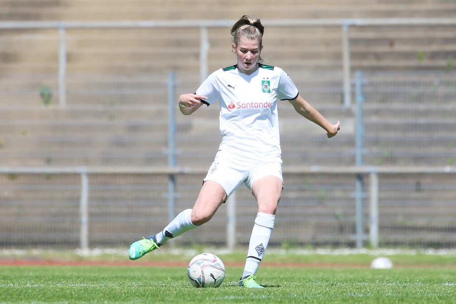 Borussia Mönchengladbach vs. SV Menden (2021/22)_29