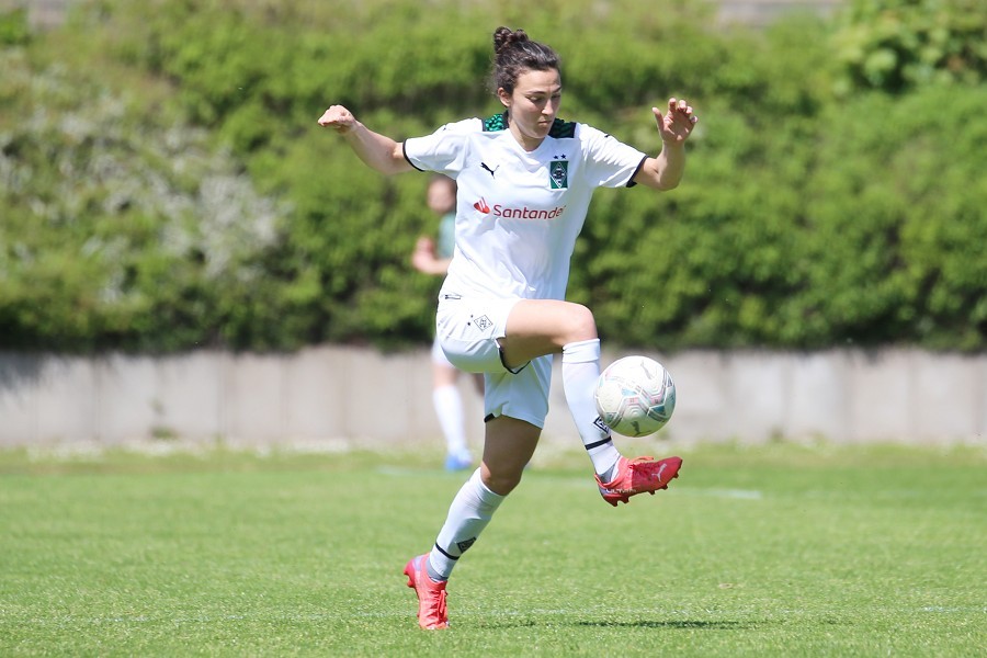 Borussia Mönchengladbach vs. SV Menden (2021/22)_33