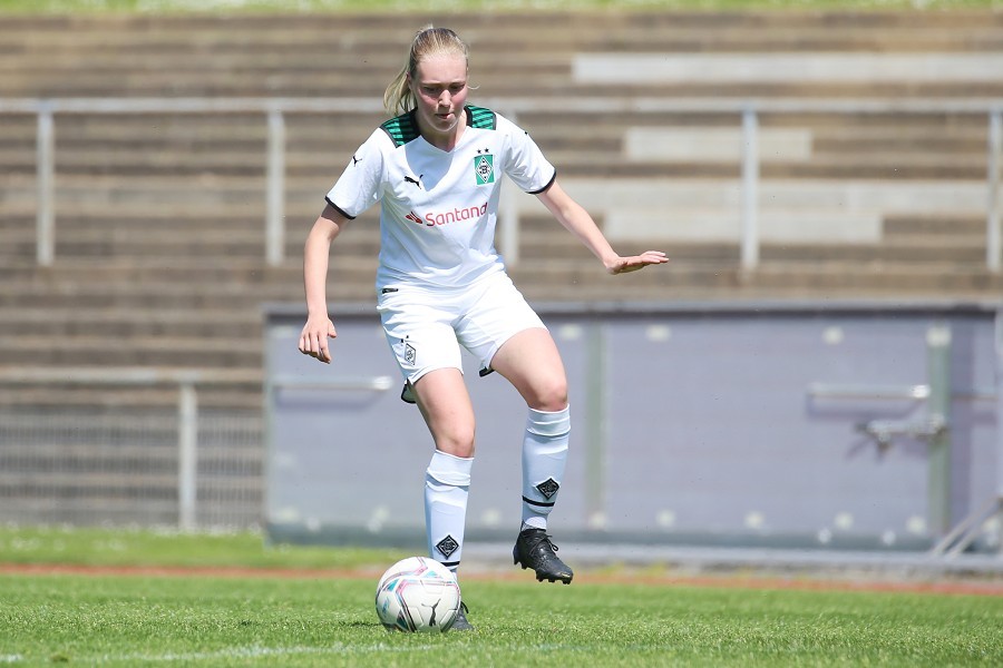 Borussia Mönchengladbach vs. SV Menden (2021/22)_35