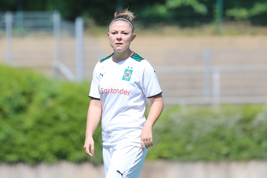 Borussia Mönchengladbach vs. SV Menden (2021/22)_36