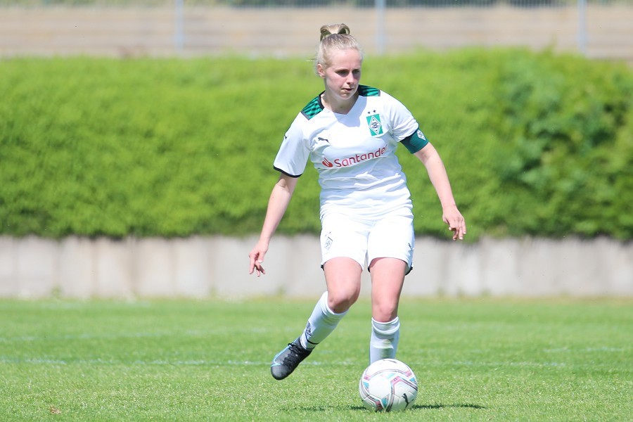 Borussia Mönchengladbach vs. SV Menden (2021/22)_37
