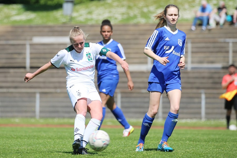 Borussia Mönchengladbach vs. SV Menden (2021/22)_39