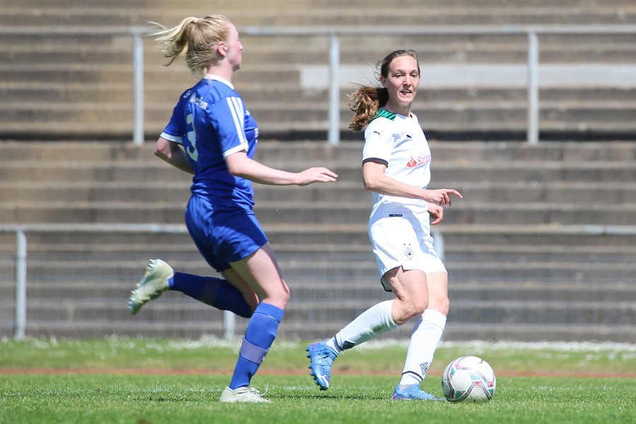Borussia Mönchengladbach vs. SV Menden (2021/22)_42