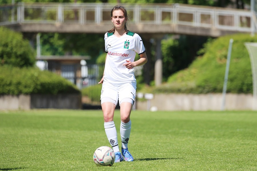 Borussia Mönchengladbach vs. SV Menden (2021/22)_47