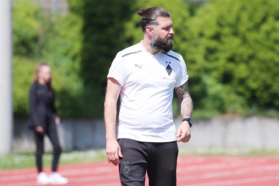 Borussia Mönchengladbach vs. SV Menden (2021/22)_5