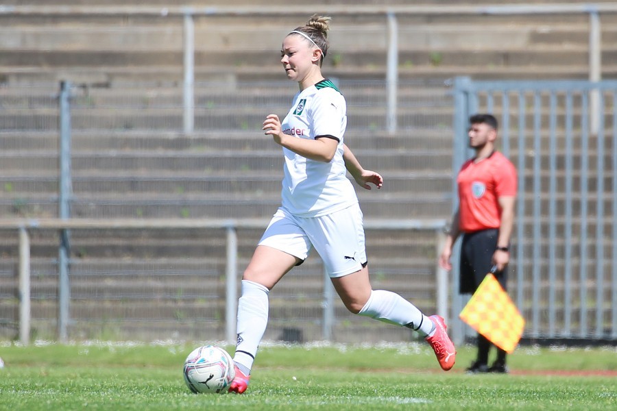 Borussia Mönchengladbach vs. SV Menden (2021/22)_7