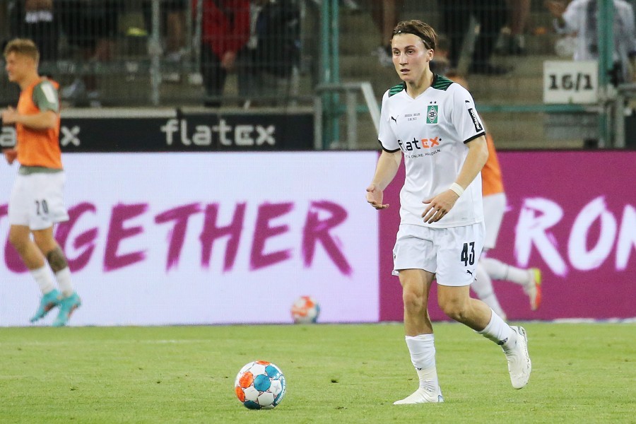 Borussia Mönchengladbach vs. Ukraine (2021/22)_27