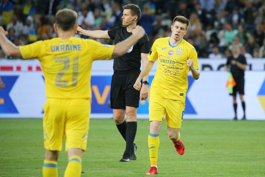 Borussia Mönchengladbach vs. Ukraine (2021/22)_42