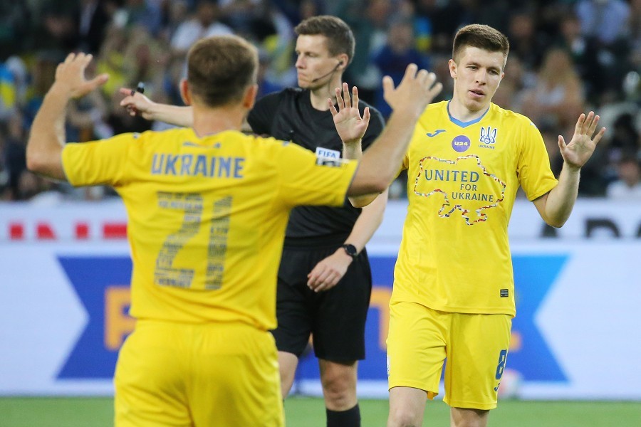 Borussia Mönchengladbach vs. Ukraine (2021/22)_43