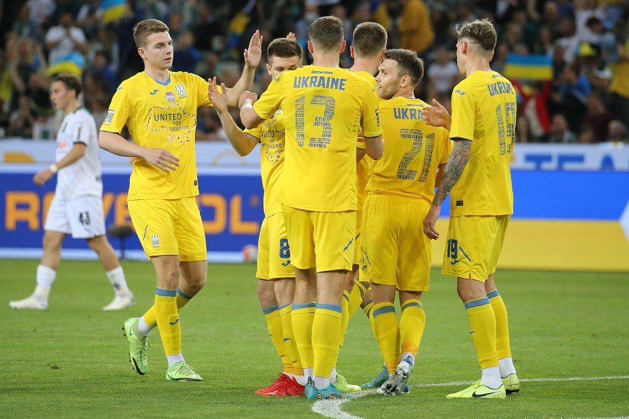 Borussia Mönchengladbach vs. Ukraine (2021/22)_45