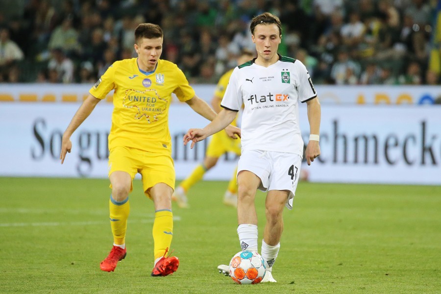 Borussia Mönchengladbach vs. Ukraine (2021/22)_48