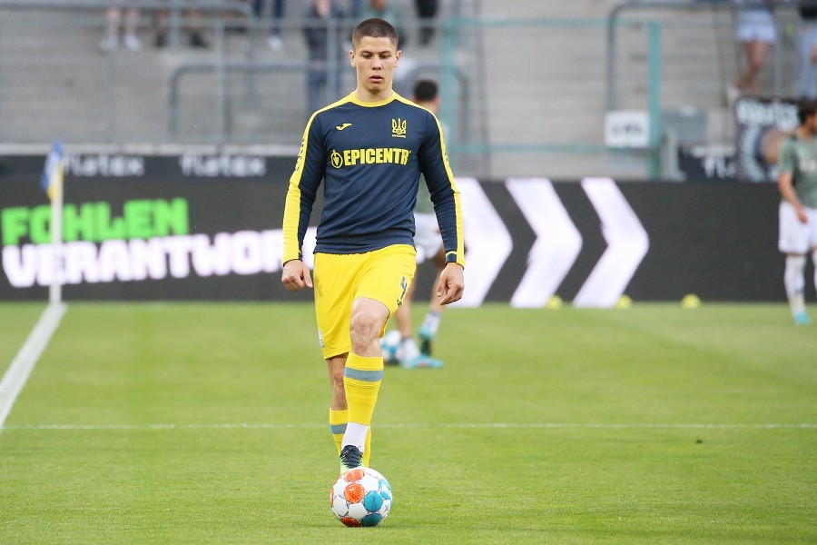 Borussia Mönchengladbach vs. Ukraine (2021/22)_7