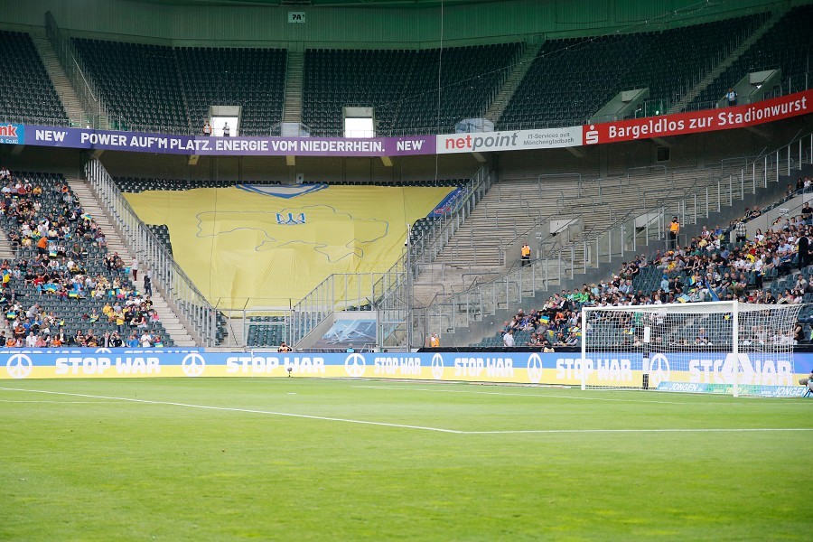 Borussia Mönchengladbach vs. Ukraine (2021/22)_9