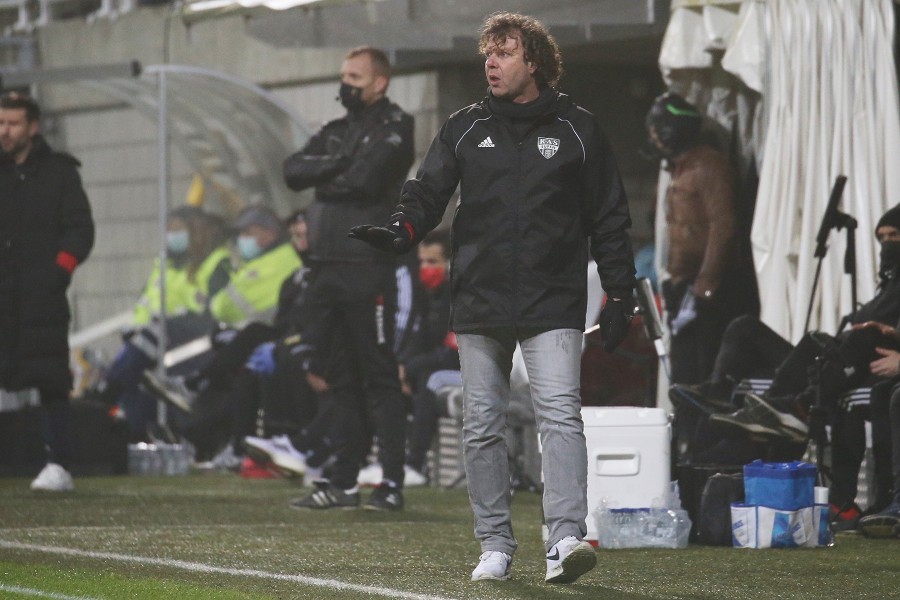 KAS Eupen vs. Standard Lüttich (2021/22)_17