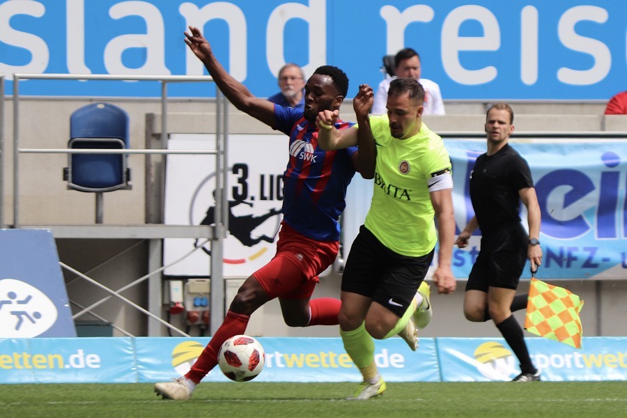 KFC Uerdingen- SV Wehen Wiesbaden (2018/19)_32