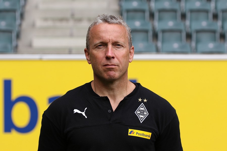 Mannschaftsfoto Borussia Mönchengladbach (2019/20)_9