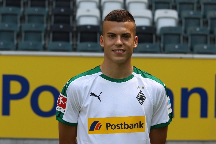Mannschaftsfoto / Einzelportraits Borussia Mönchengladbach (2018/19)_13